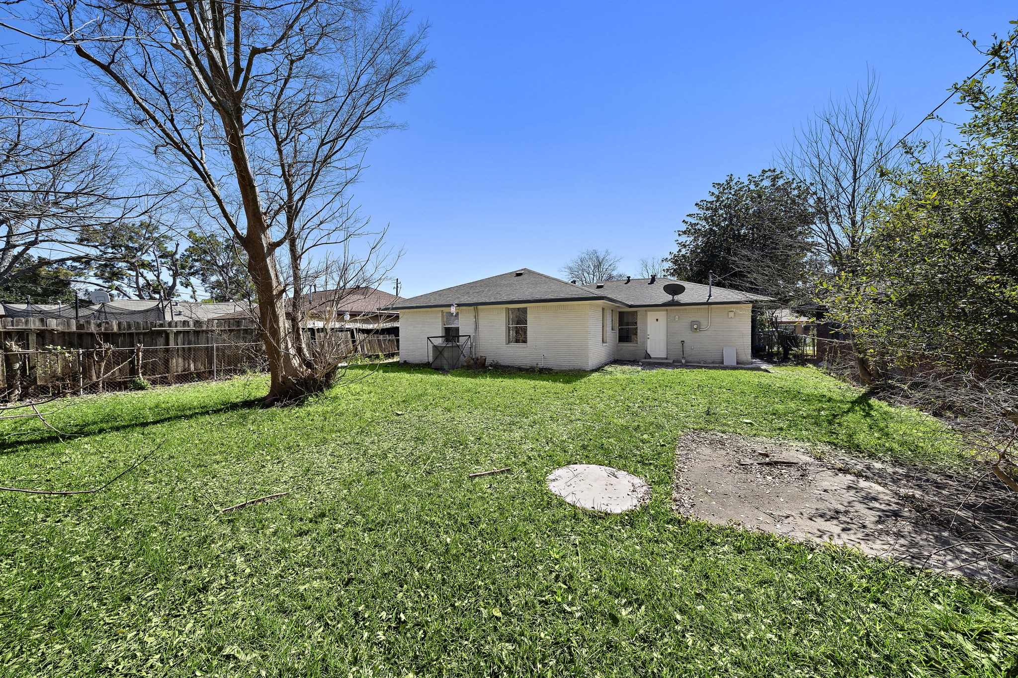 3121 Chimira Lane Houston, TX 77051 - Photo 34 of 35 a house view with a garden space