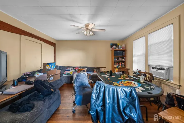 a view of a livingroom with furniture
