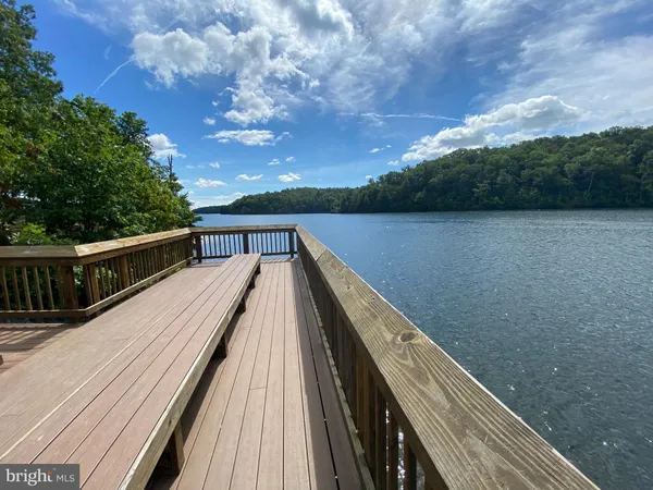 $165,000 | 1065 Lakeview Drive, Cross Junction, VA 22625