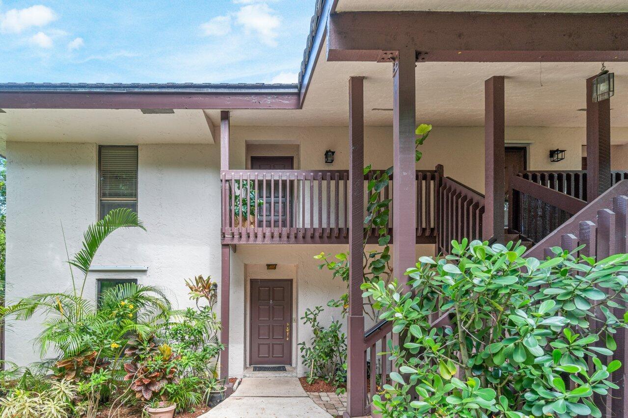 9240 Sabal Ridge Circle, Unit B Boca Raton, FL 33428 - Photo 4 of 22 Quiet, interior corner unit