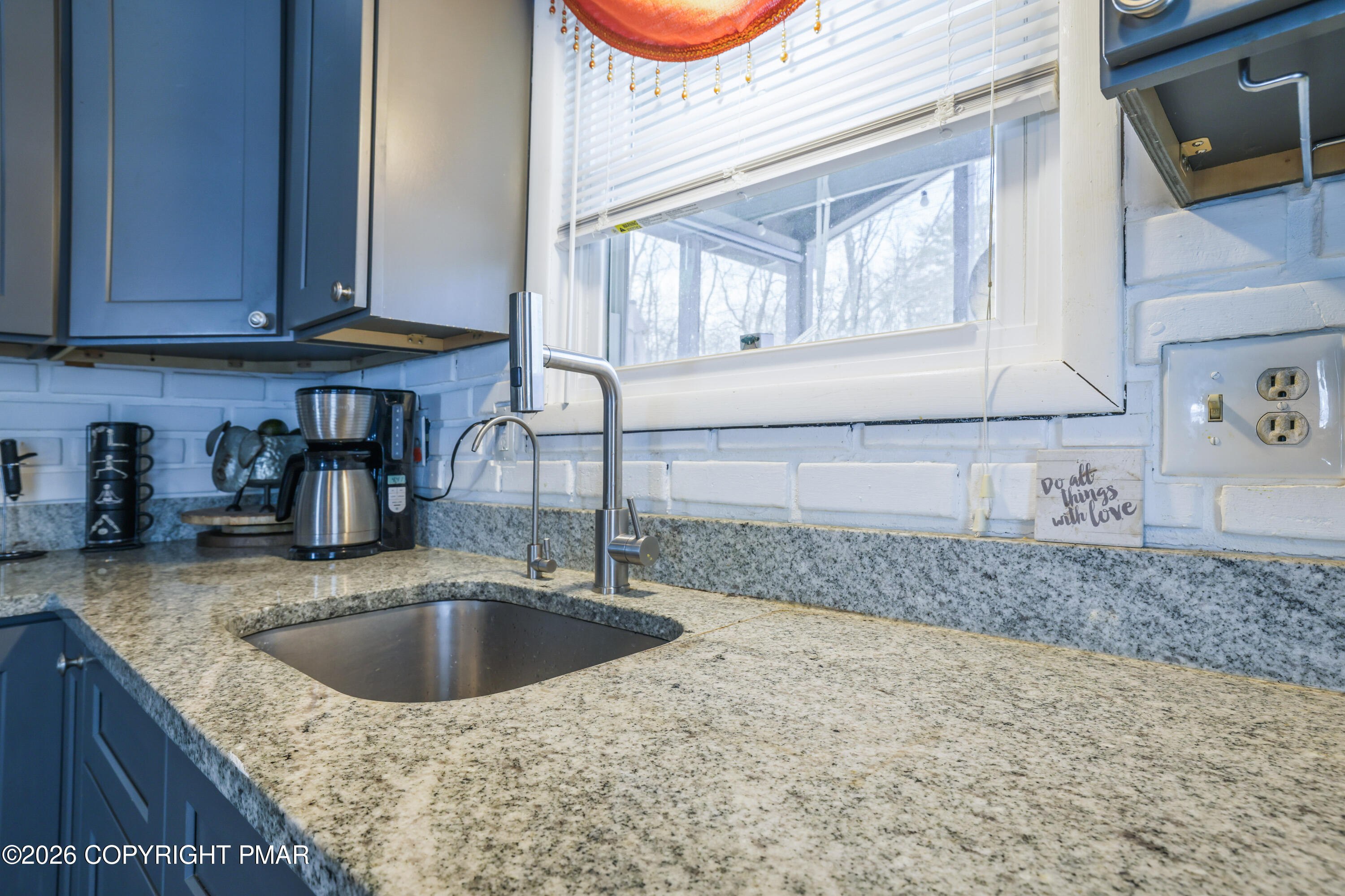 109 Stuart Place Bushkill, PA 18324 - Photo 11 of 68 11-Kitchen