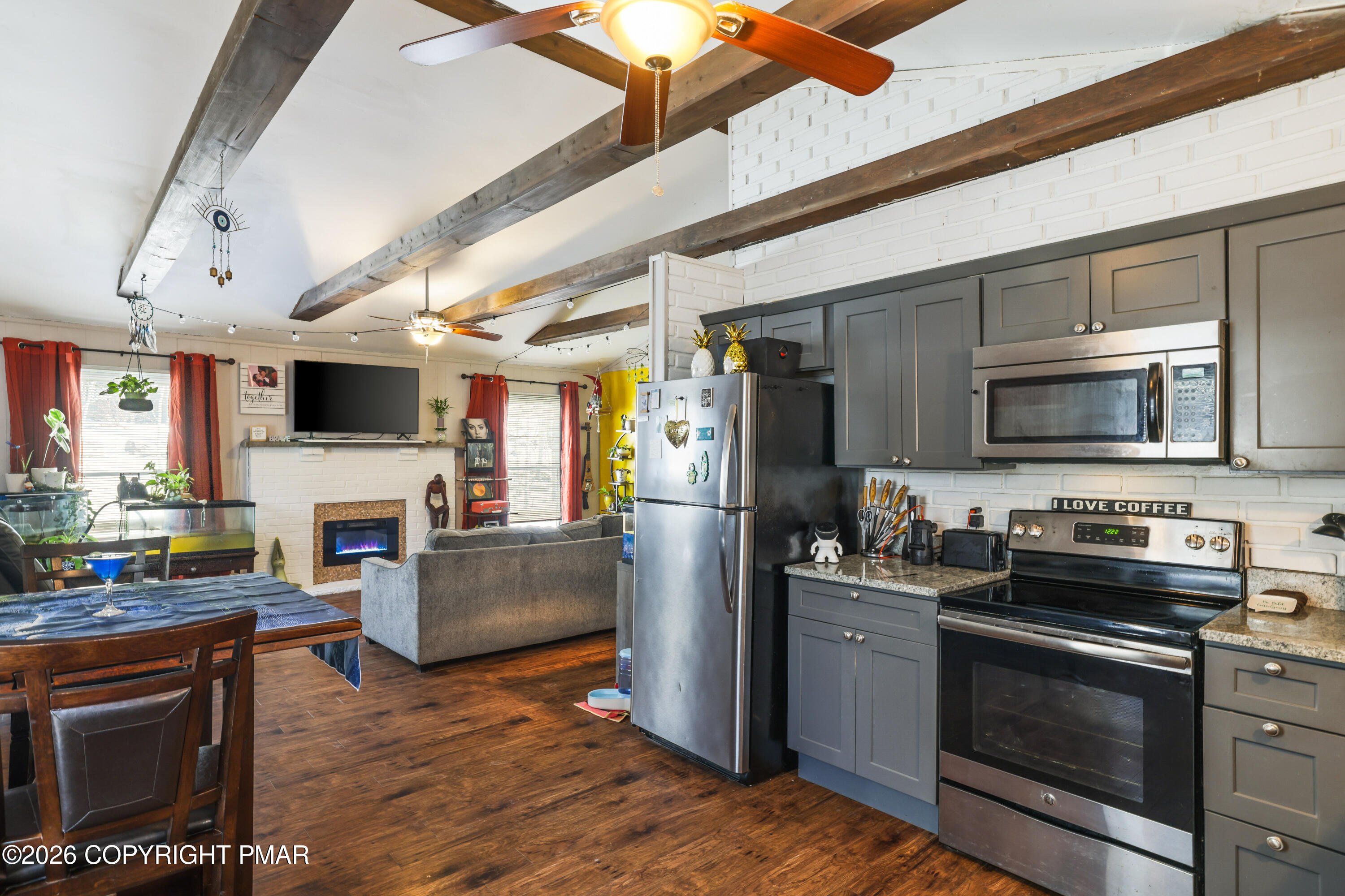 109 Stuart Place Bushkill, PA 18324 - Photo 12 of 68 12-Eat in kitchen