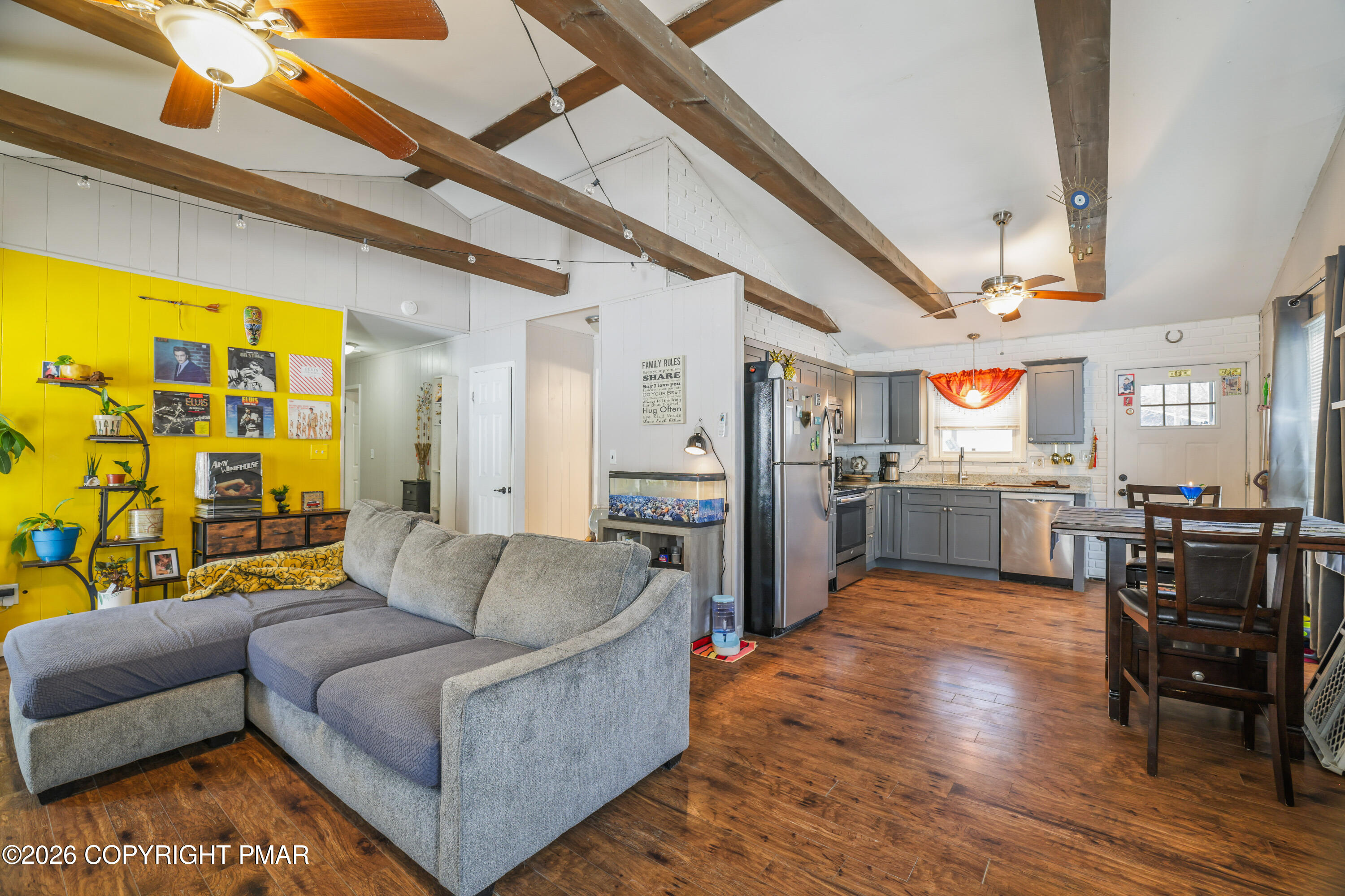 109 Stuart Place Bushkill, PA 18324 - Photo 13 of 68 13- Kitchen_Living room