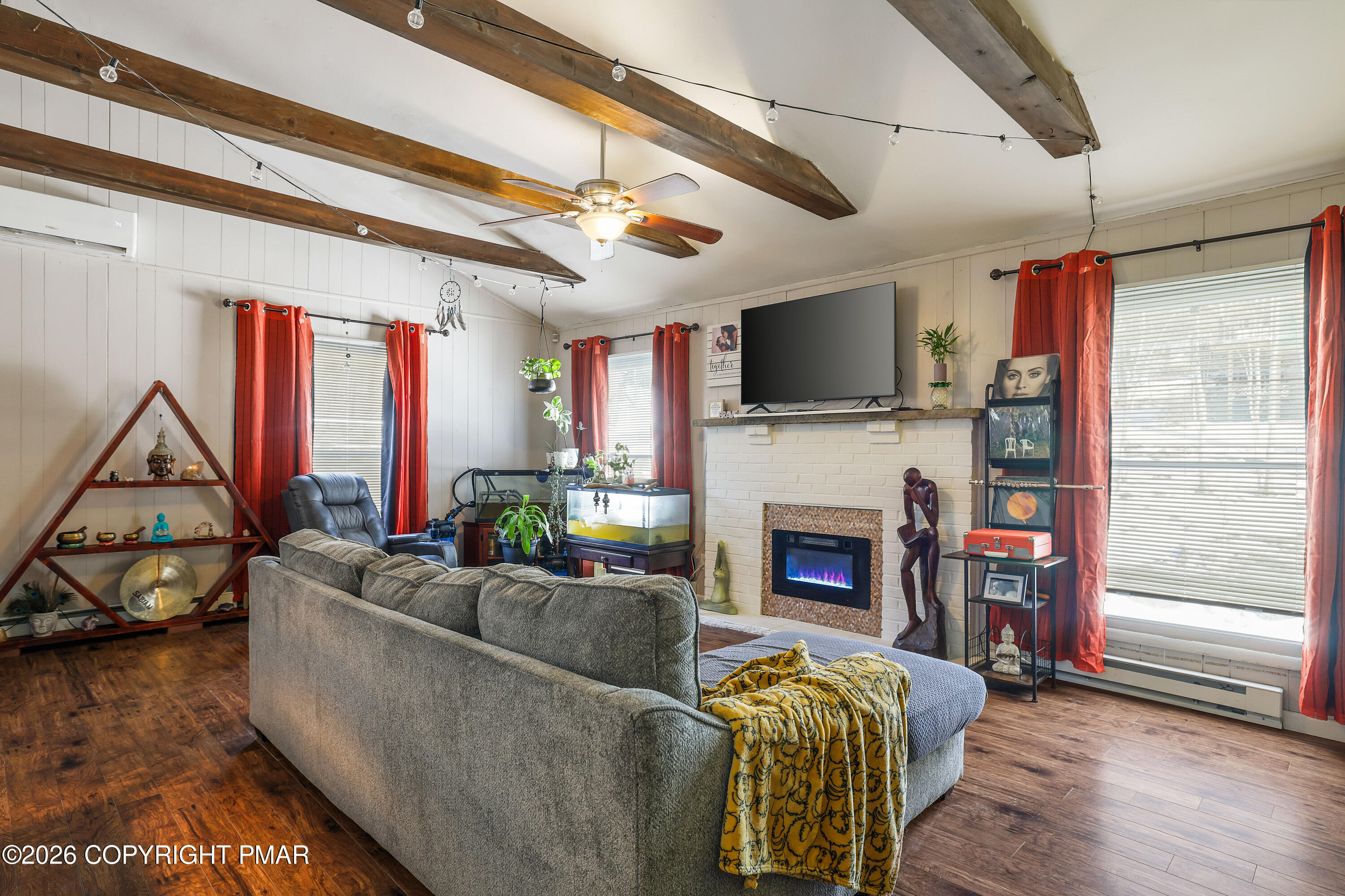 109 Stuart Place Bushkill, PA 18324 - Photo 16 of 68 16-Living room