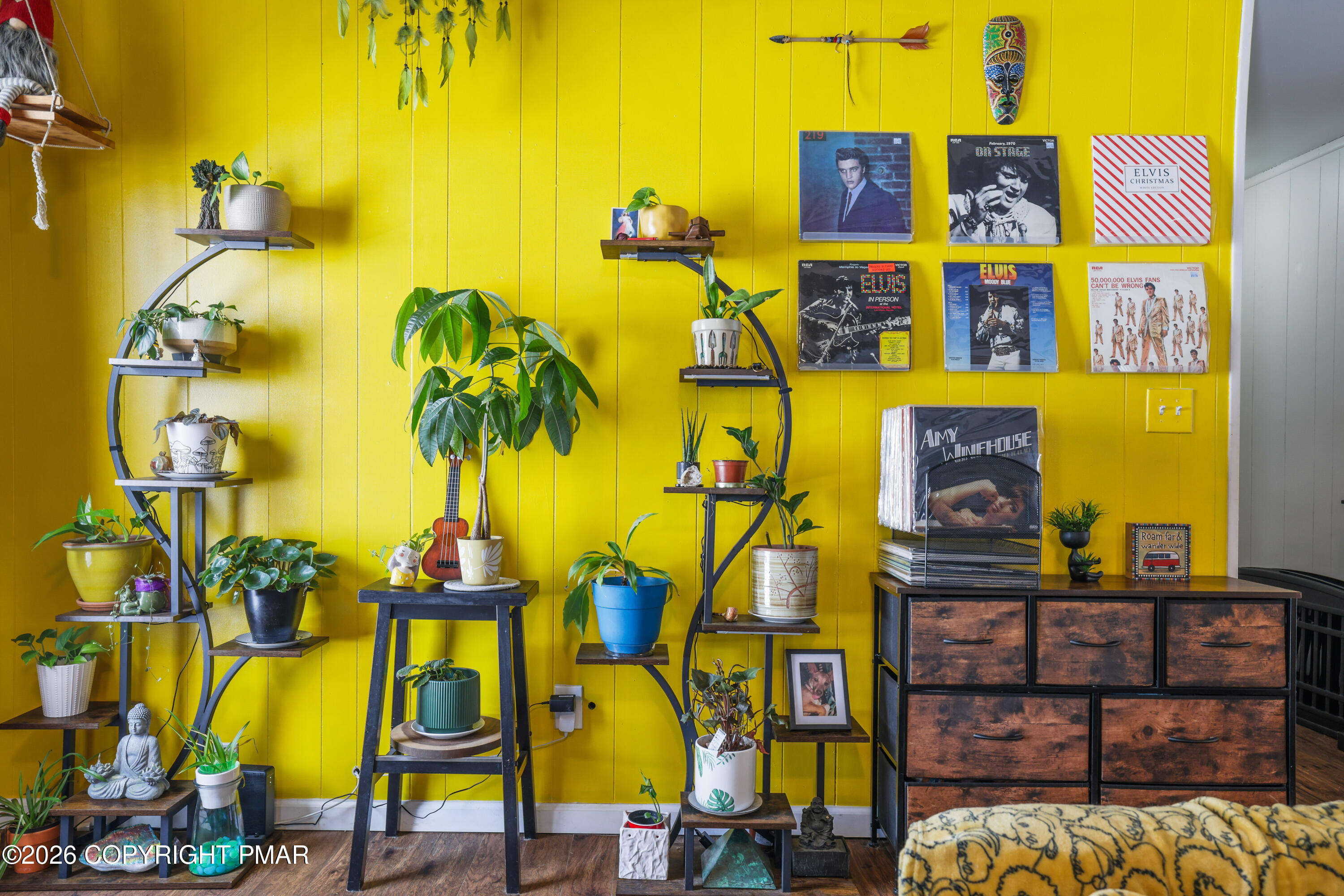 109 Stuart Place Bushkill, PA 18324 - Photo 20 of 68 20-Living room