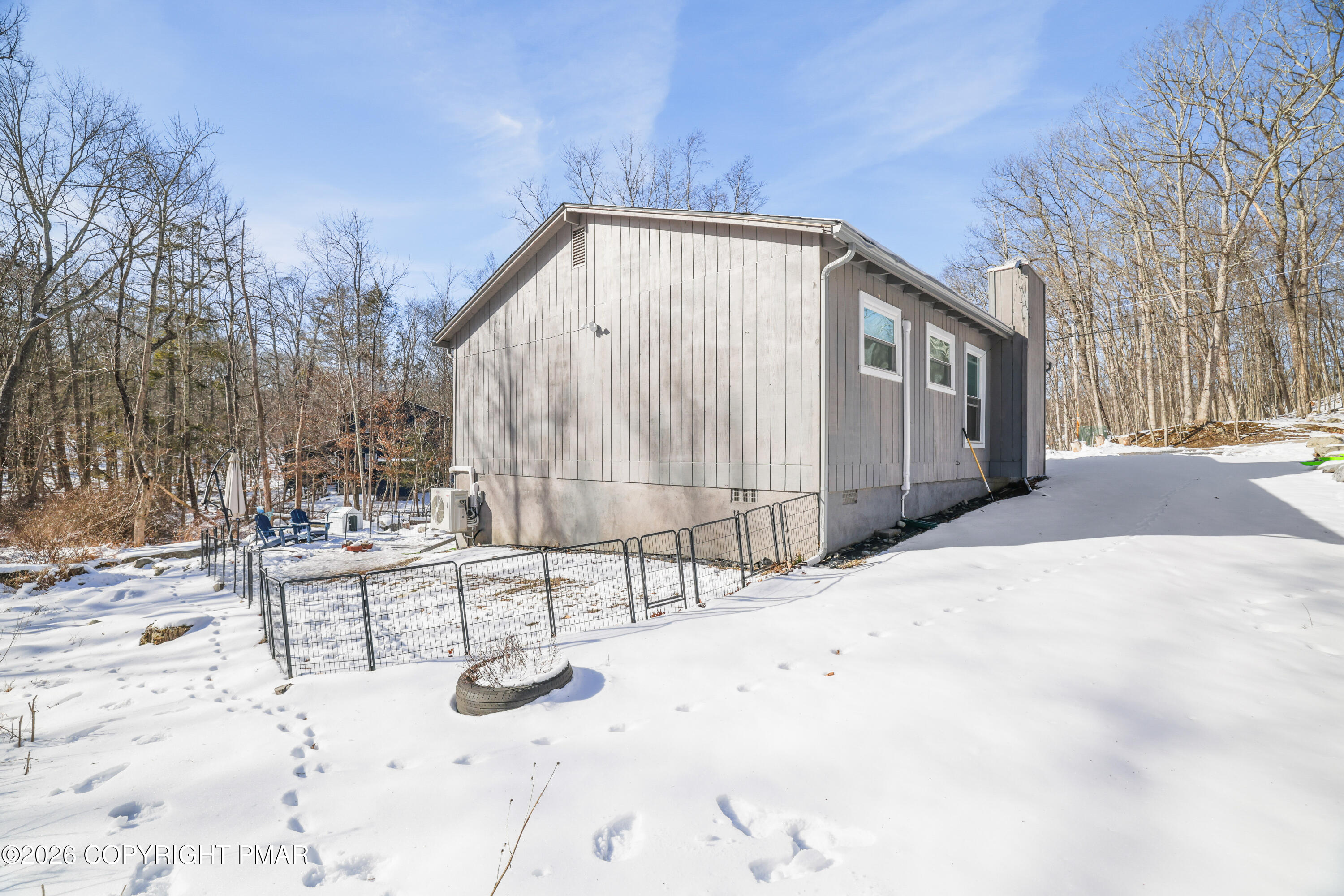 109 Stuart Place Bushkill, PA 18324 - Photo 37 of 68 36- Side of the house