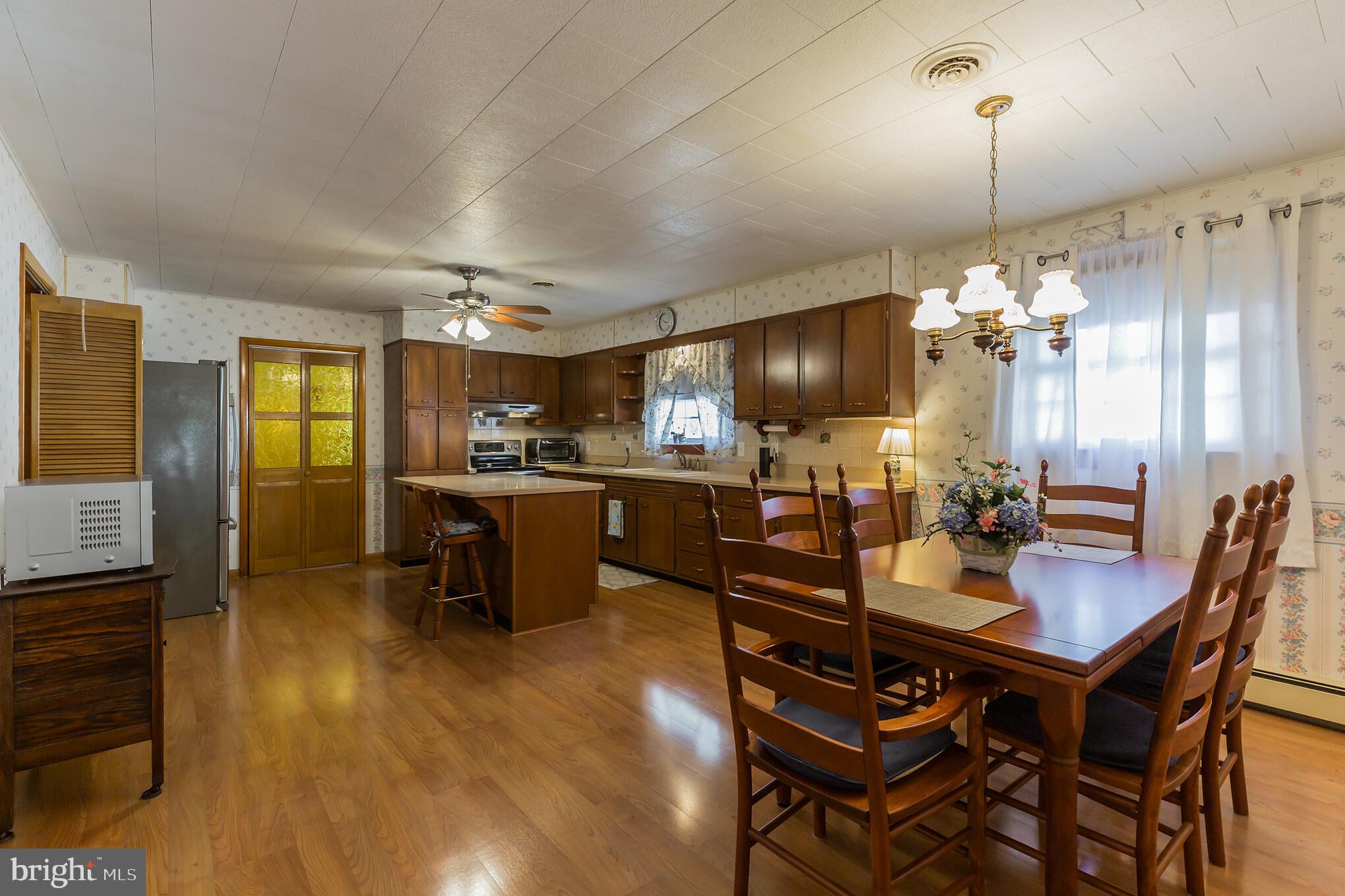 Spacious eat-in Kitchen