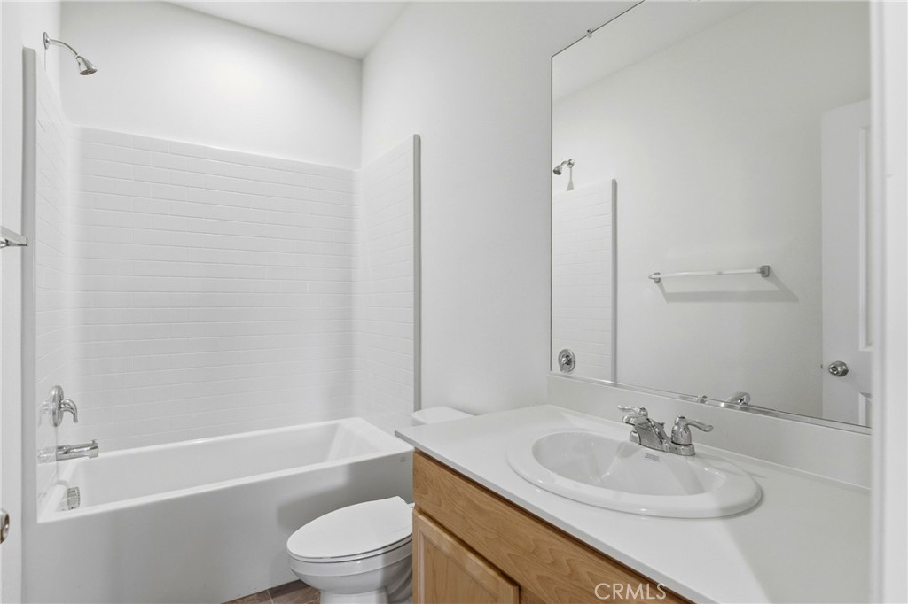 711 Ballesteros Street Perris, CA 92571 - Photo 18 of 39 Bathroom 2