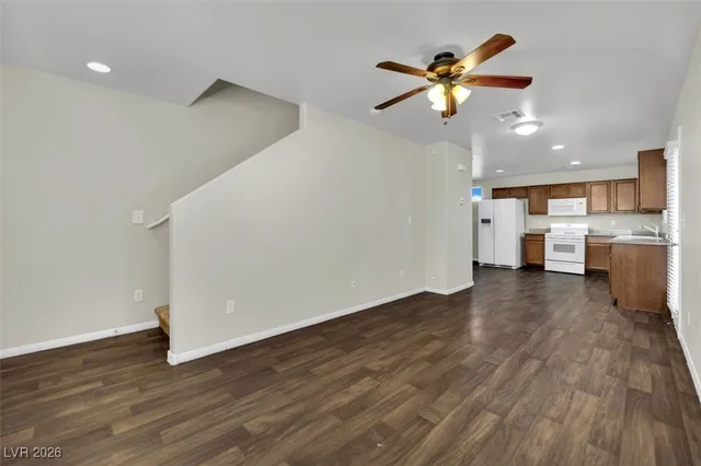 $1,935 | 5243 Los Pinos Street, Las Vegas, NV 89122