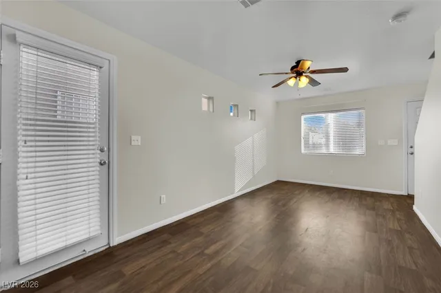 $1,935 | 5243 Los Pinos Street, Las Vegas, NV 89122