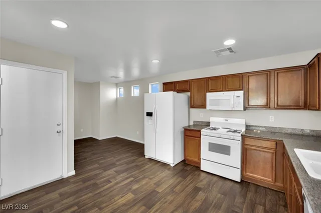 $1,935 | 5243 Los Pinos Street, Las Vegas, NV 89122