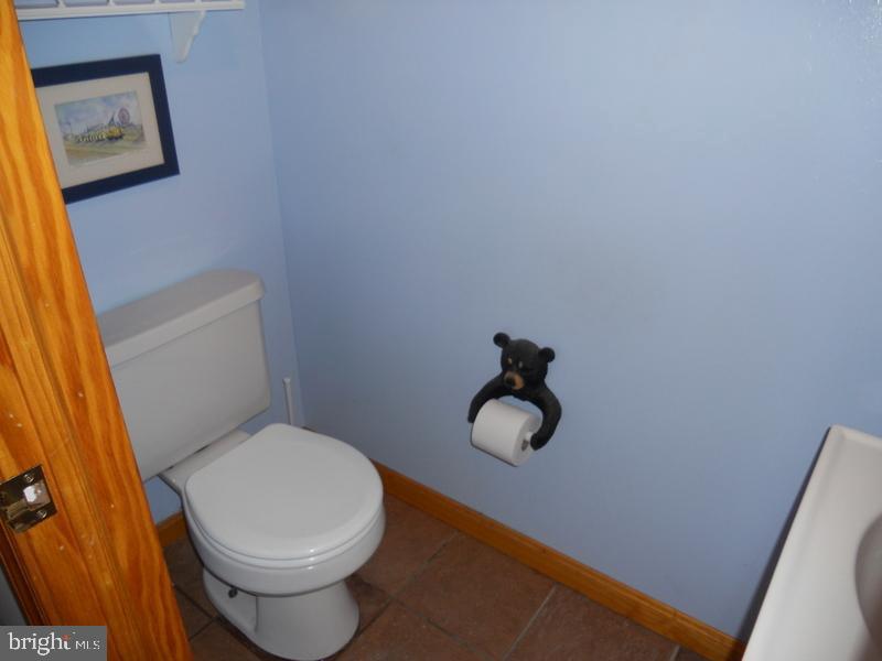 141 Oakmont Road Clementon, NJ 08021 - Photo 11 of 17 Powder Room