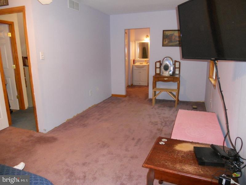 141 Oakmont Road Clementon, NJ 08021 - Photo 15 of 17 Master Bedroom