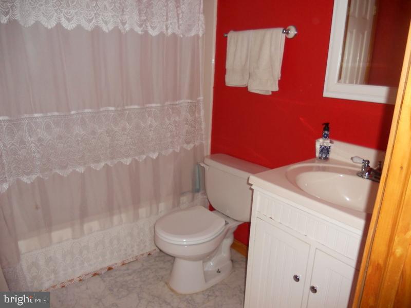 141 Oakmont Road Clementon, NJ 08021 - Photo 16 of 17 Full Bathroom