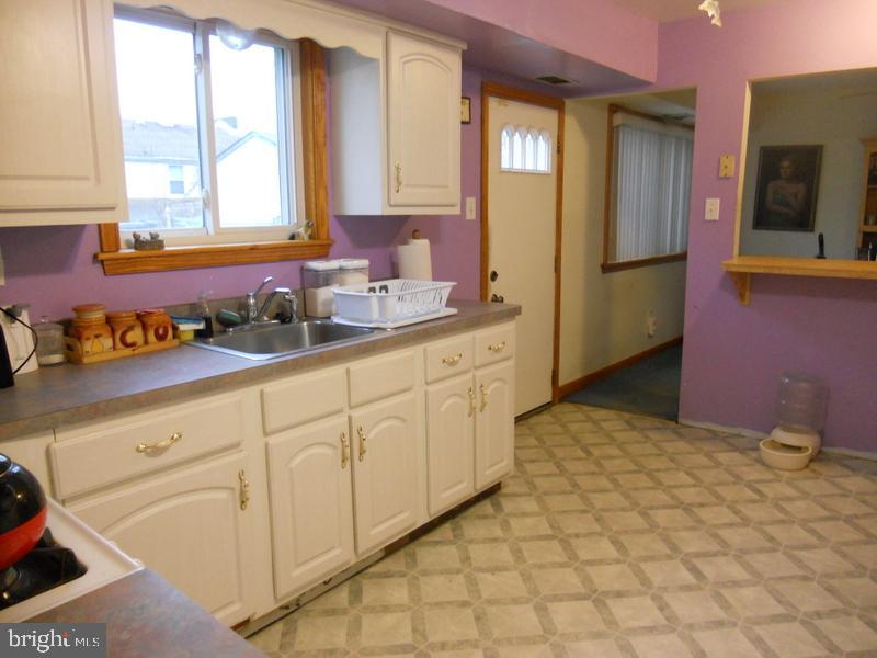 141 Oakmont Road Clementon, NJ 08021 - Photo 10 of 17 Kitchen