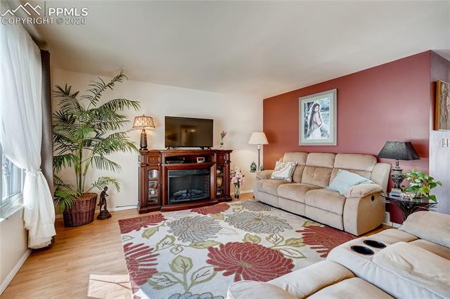 4510 Ridgeglen Road Colorado Springs, CO 80918 - Photo 2 of 14