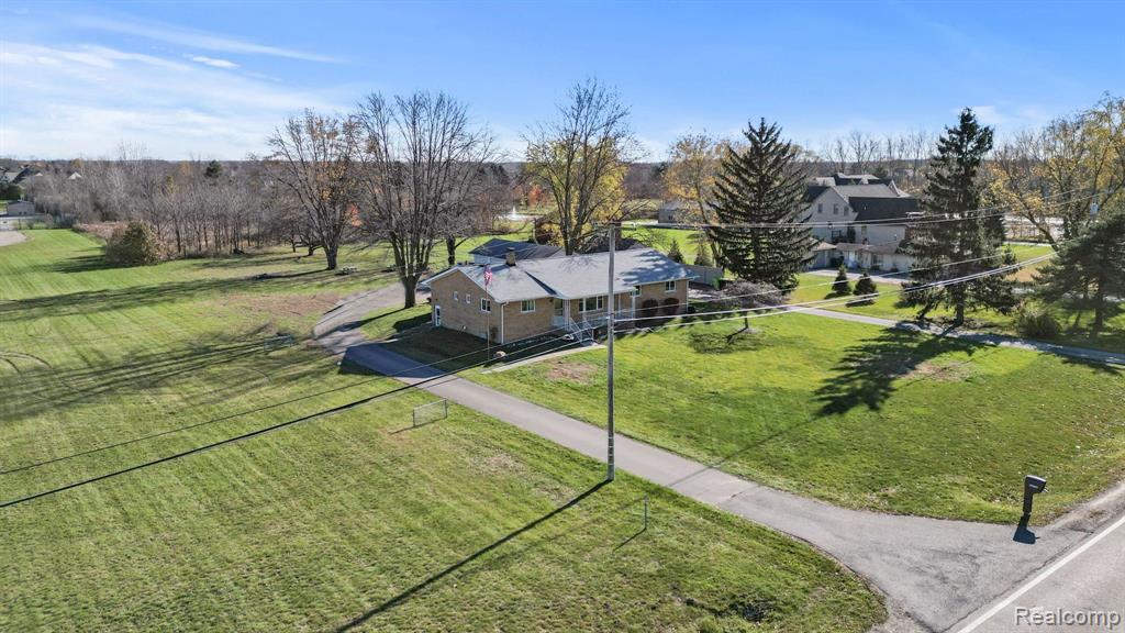 55700 Hayes Road Macomb, MI 48042 - Photo 5 of 47