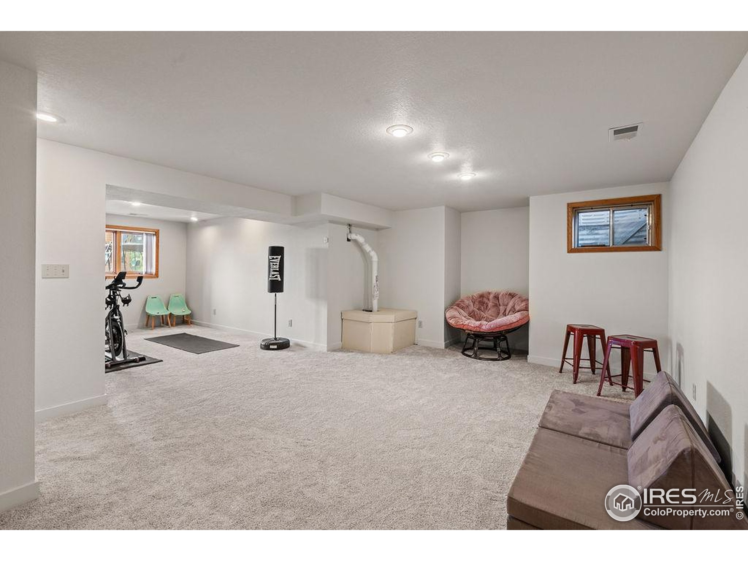 2213 Grosvenor Court Fort Collins, CO 80526 - Photo 28 of 40 a living room with furniture