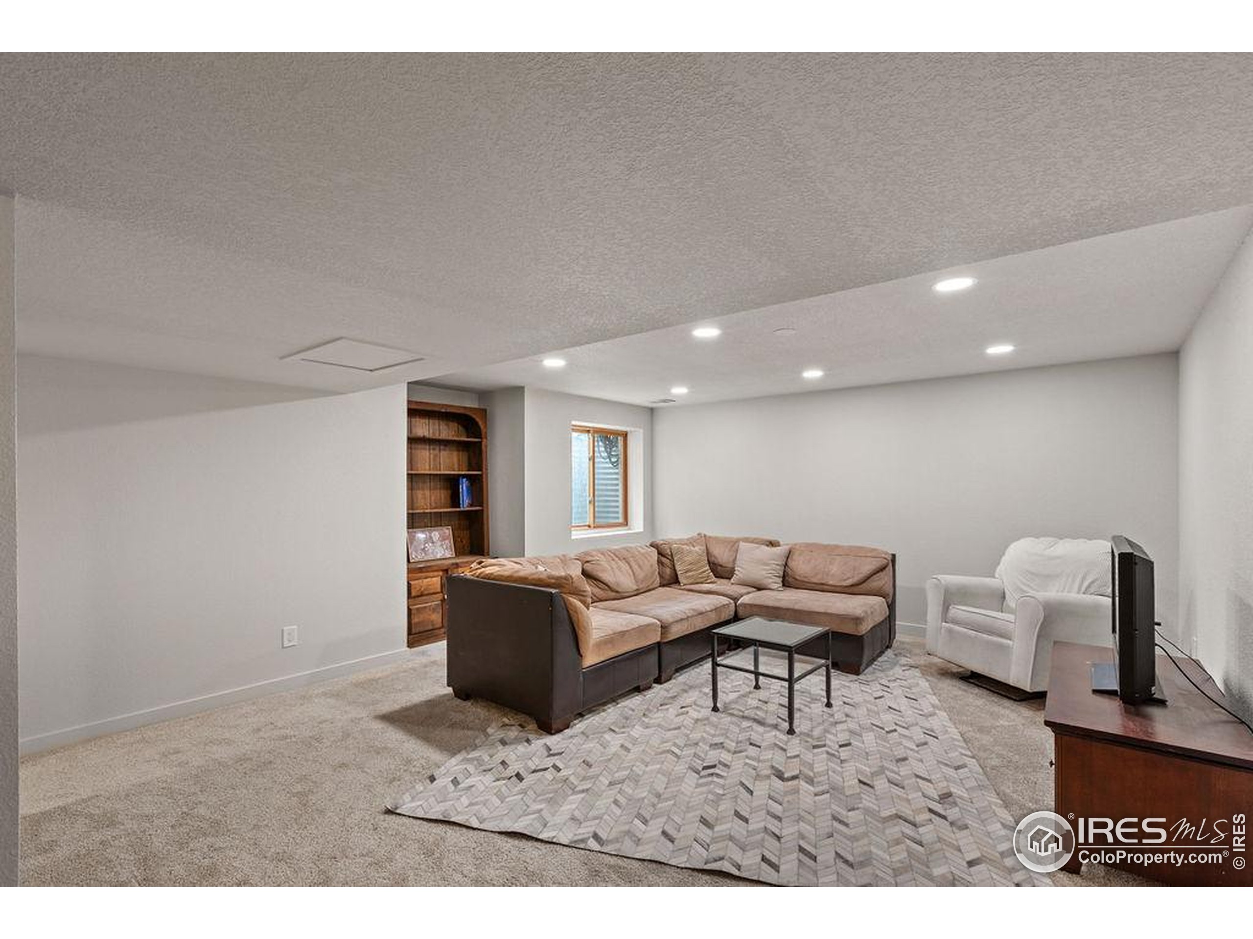 2213 Grosvenor Court Fort Collins, CO 80526 - Photo 31 of 40 a living room with furniture and a couch