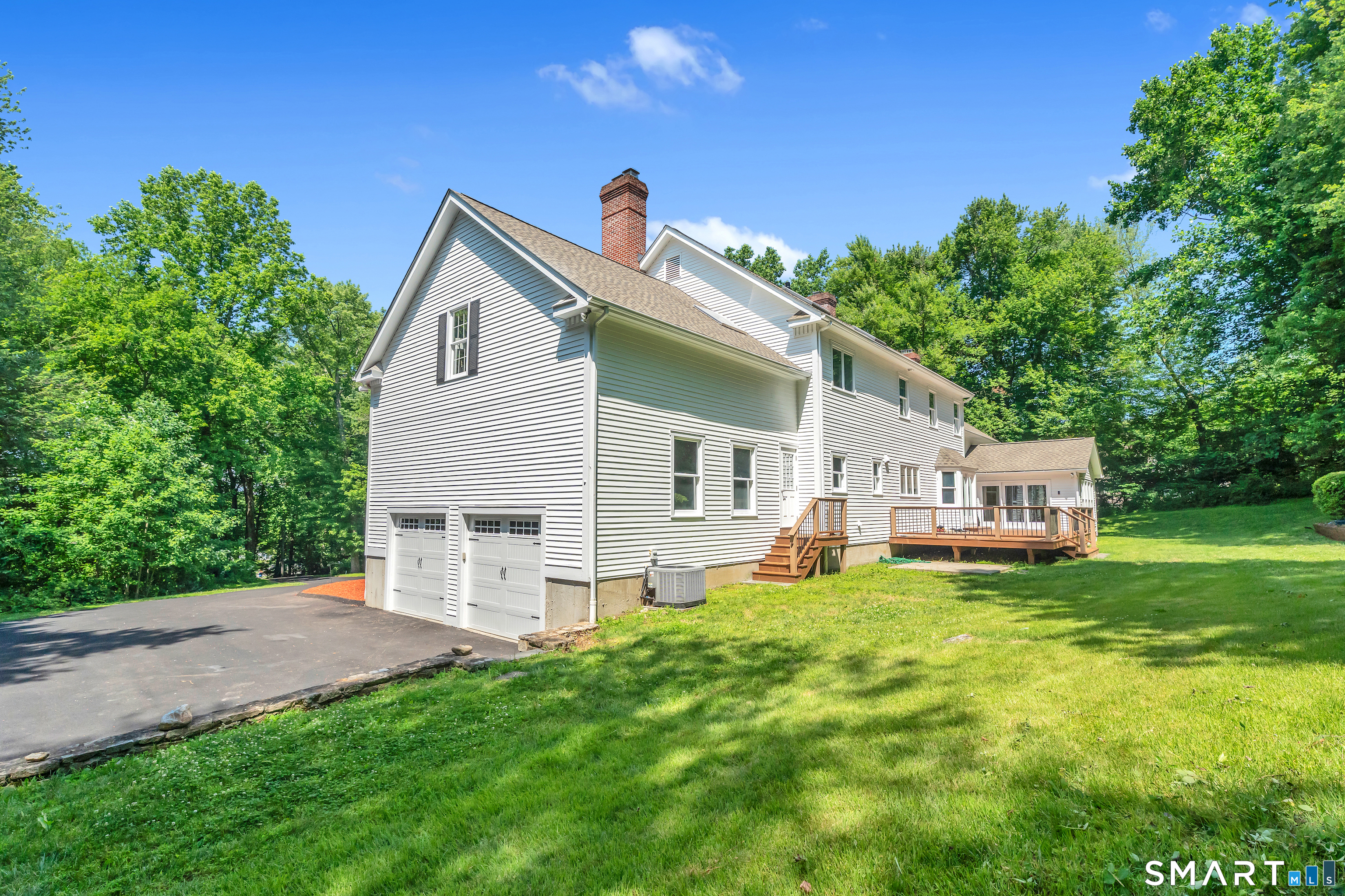 141 Putting Green Road Trumbull, CT 06611 - Photo 2 of 40