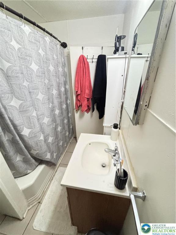 4731 Vera Cruz Road, Unit 6 Emmaus, PA 18049 - Photo 14 of 16 a bathroom with a sink and a tub