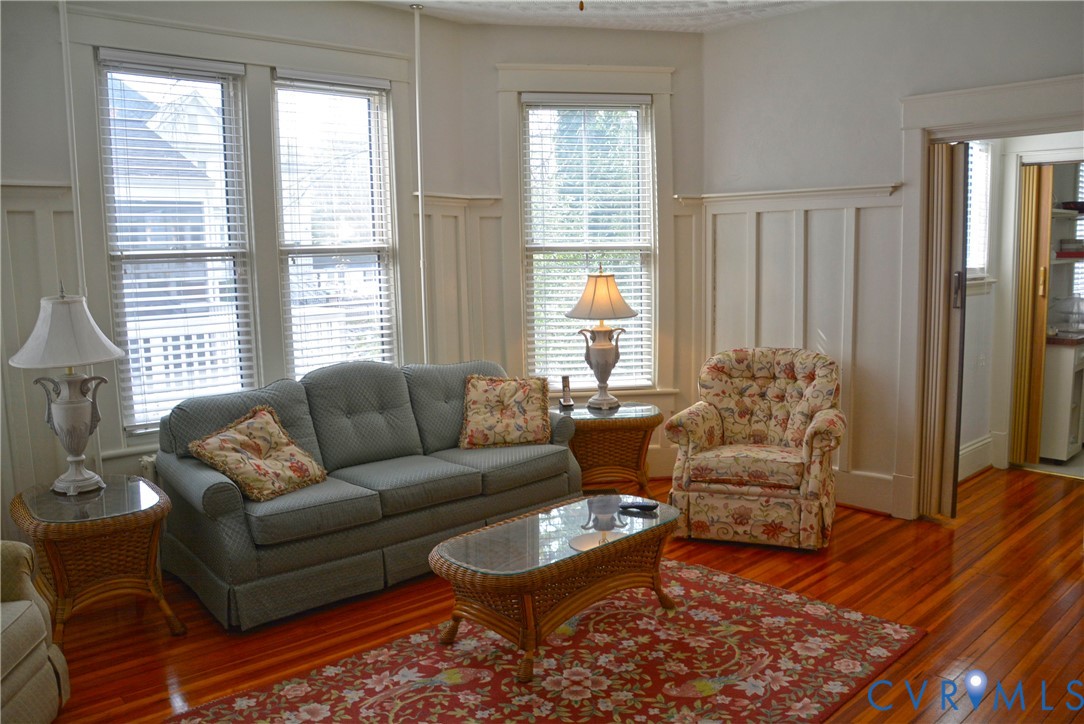 900 High Street Farmville, VA 23901 - Photo 8 of 24 Living area featuring gleaming wood-finish floorin