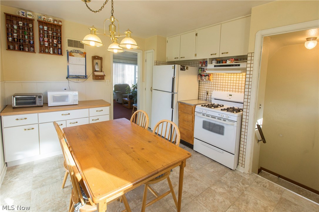 11003 Windham Road Parma, OH 44130 - Photo 12 of 24