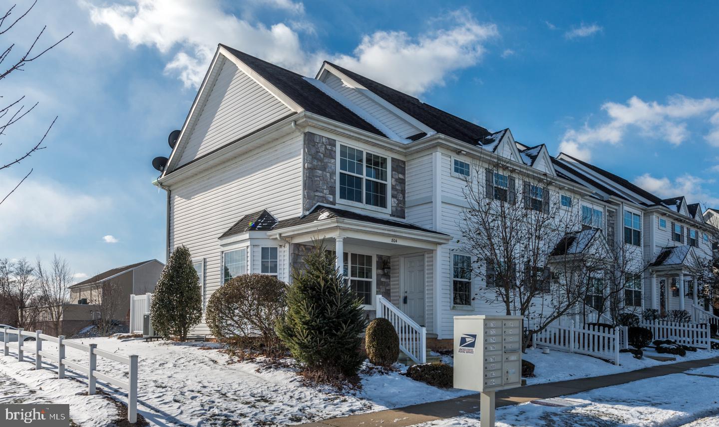 804 Wallingford Road Lititz, PA 17543 - Photo 3 of 27