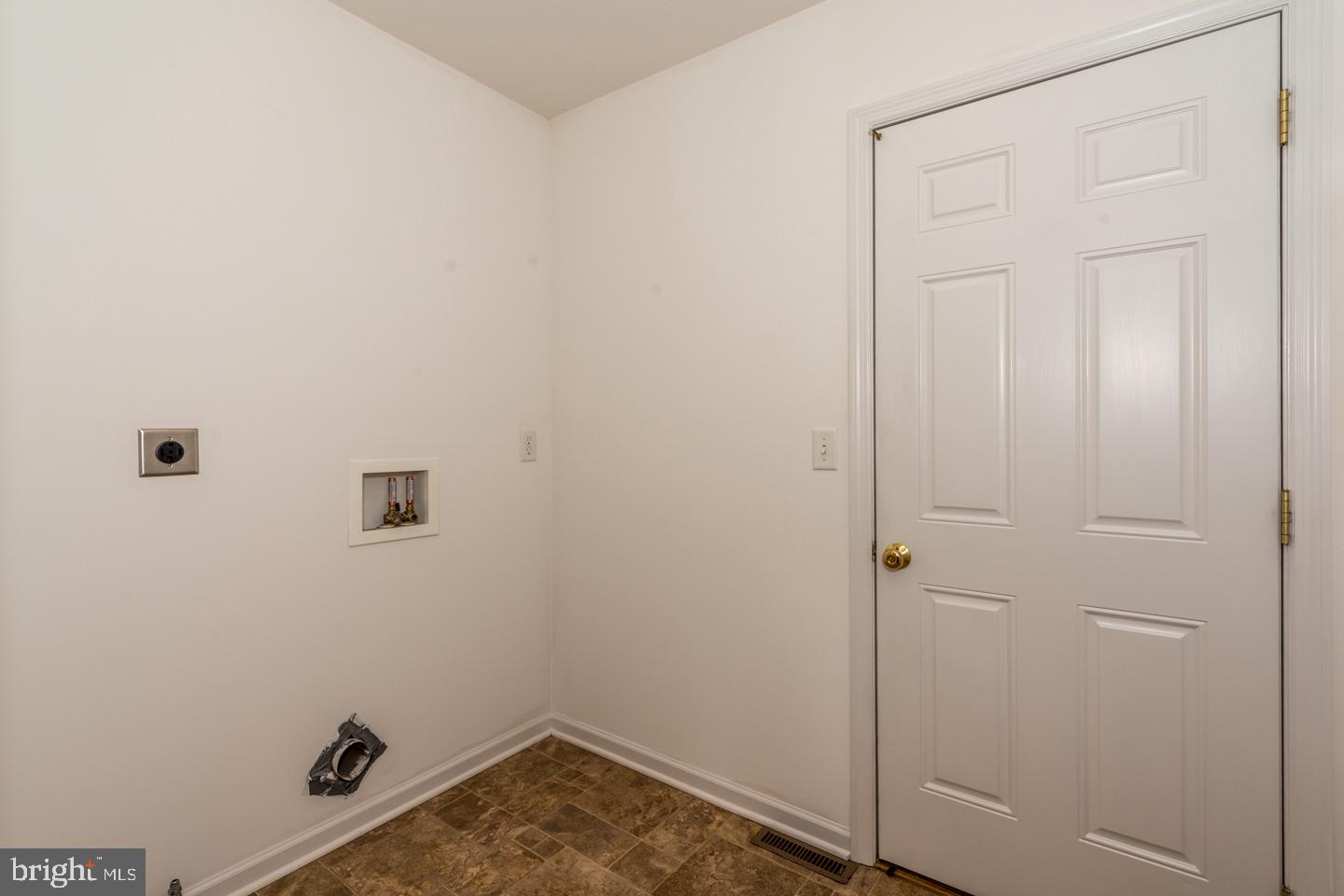 804 Wallingford Road Lititz, PA 17543 - Photo 24 of 27 Mud room/1st floor laundry