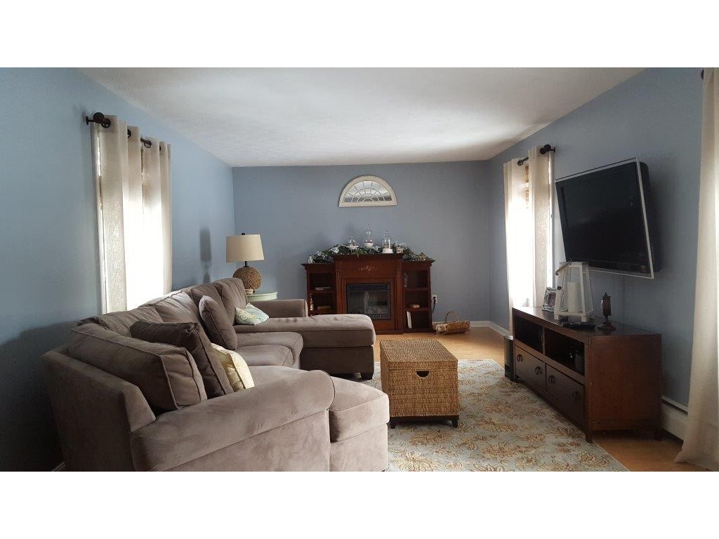 2 B Quincy Road, Unit B Londonderry, NH 03053 - Photo 3 of 15 Gallery Image 3