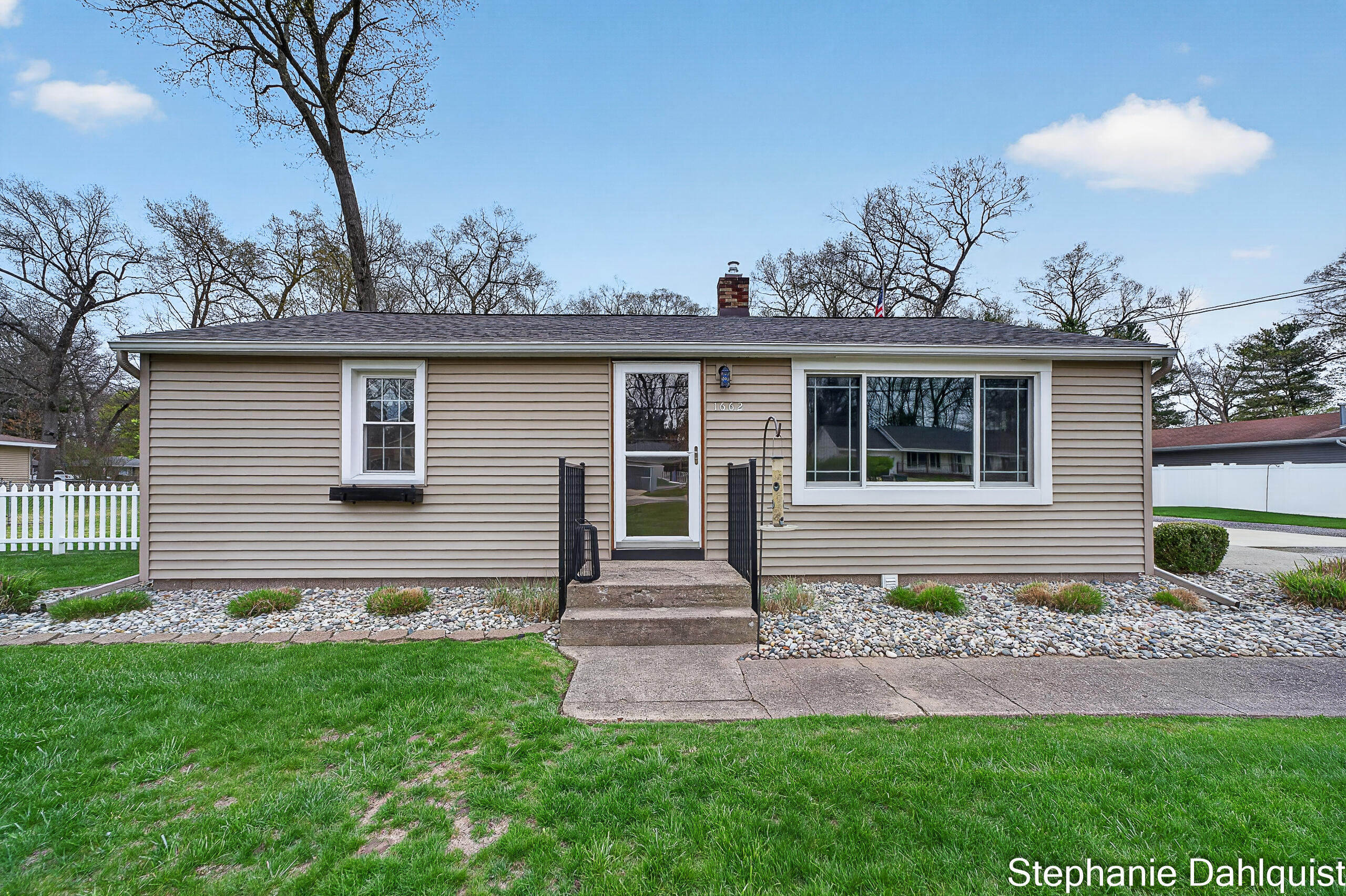 1662 North Roberts Road Muskegon, MI 49445 - Photo 2 of 34 1662 N Roberts Rd (Web Size) (7 of 35)