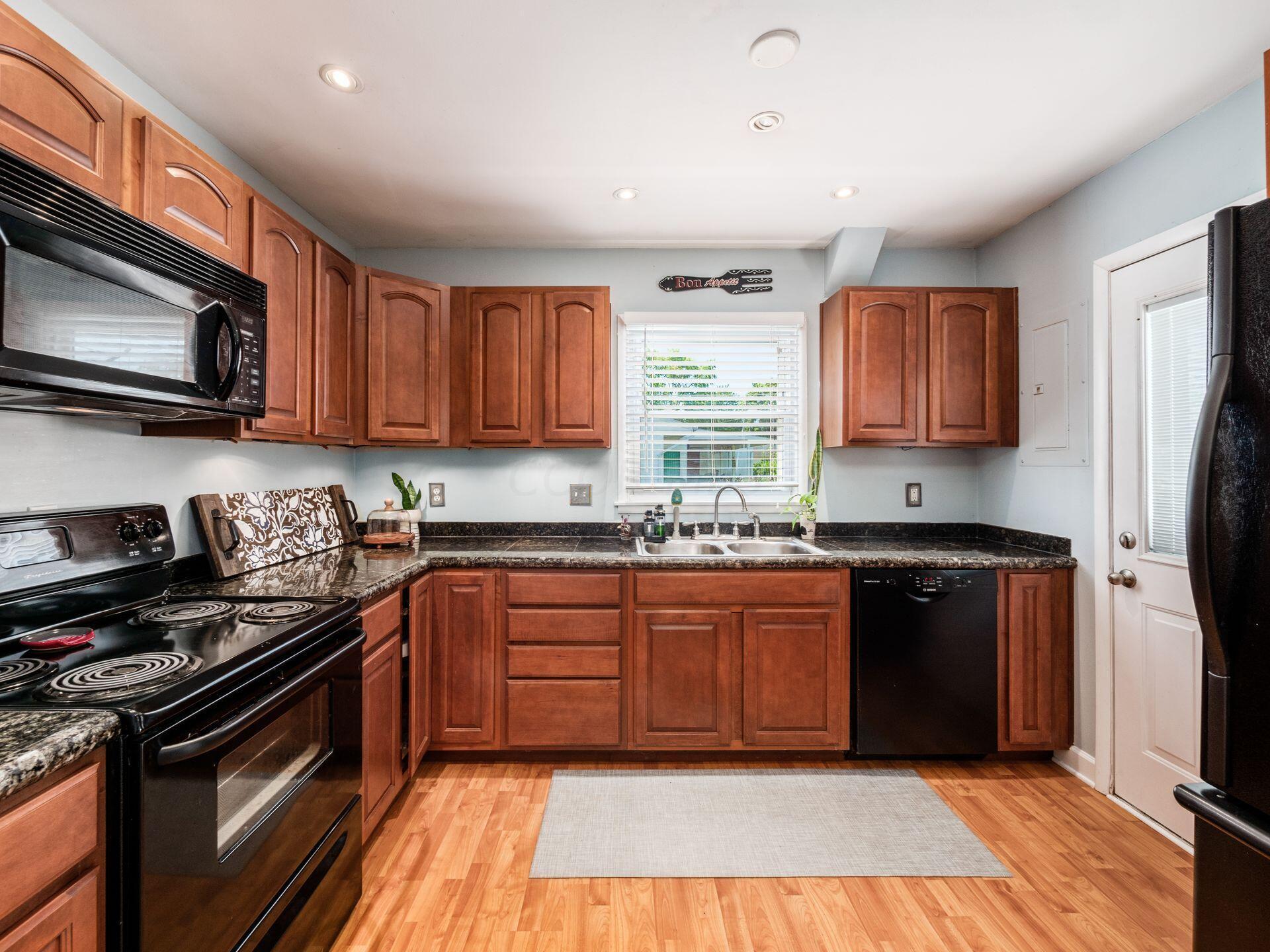 311 Topsfield Road Columbus, OH 43228 - Photo 2 of 48 Kitchen