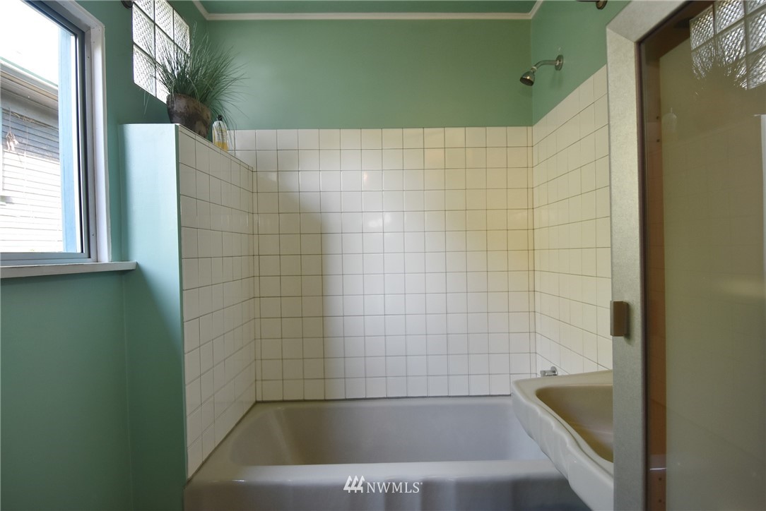 5727 Keystone Place North Seattle, WA 98103 - Photo 19 of 21 Gallery Image 19
