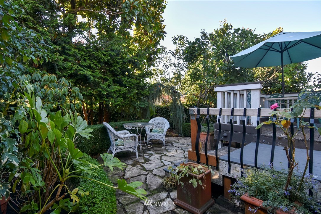 5727 Keystone Place North Seattle, WA 98103 - Photo 5 of 21 Gallery Image 5