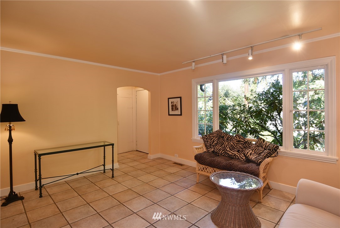 5727 Keystone Place North Seattle, WA 98103 - Photo 8 of 21 Gallery Image 8