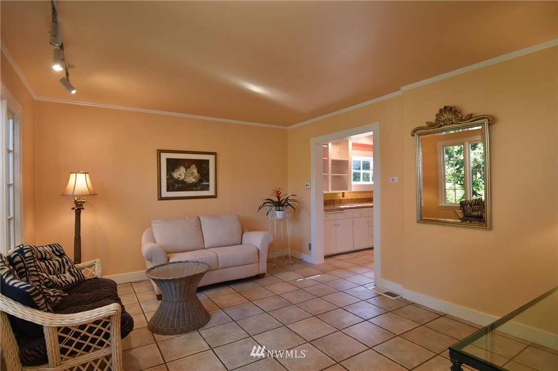 5727 Keystone Place North Seattle, WA 98103 - Photo 9 of 21 Gallery Image 9