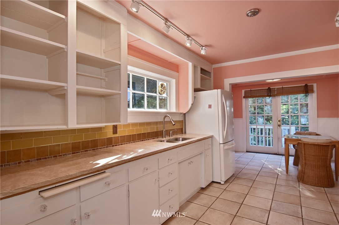 5727 Keystone Place North Seattle, WA 98103 - Photo 10 of 21 Gallery Image 10