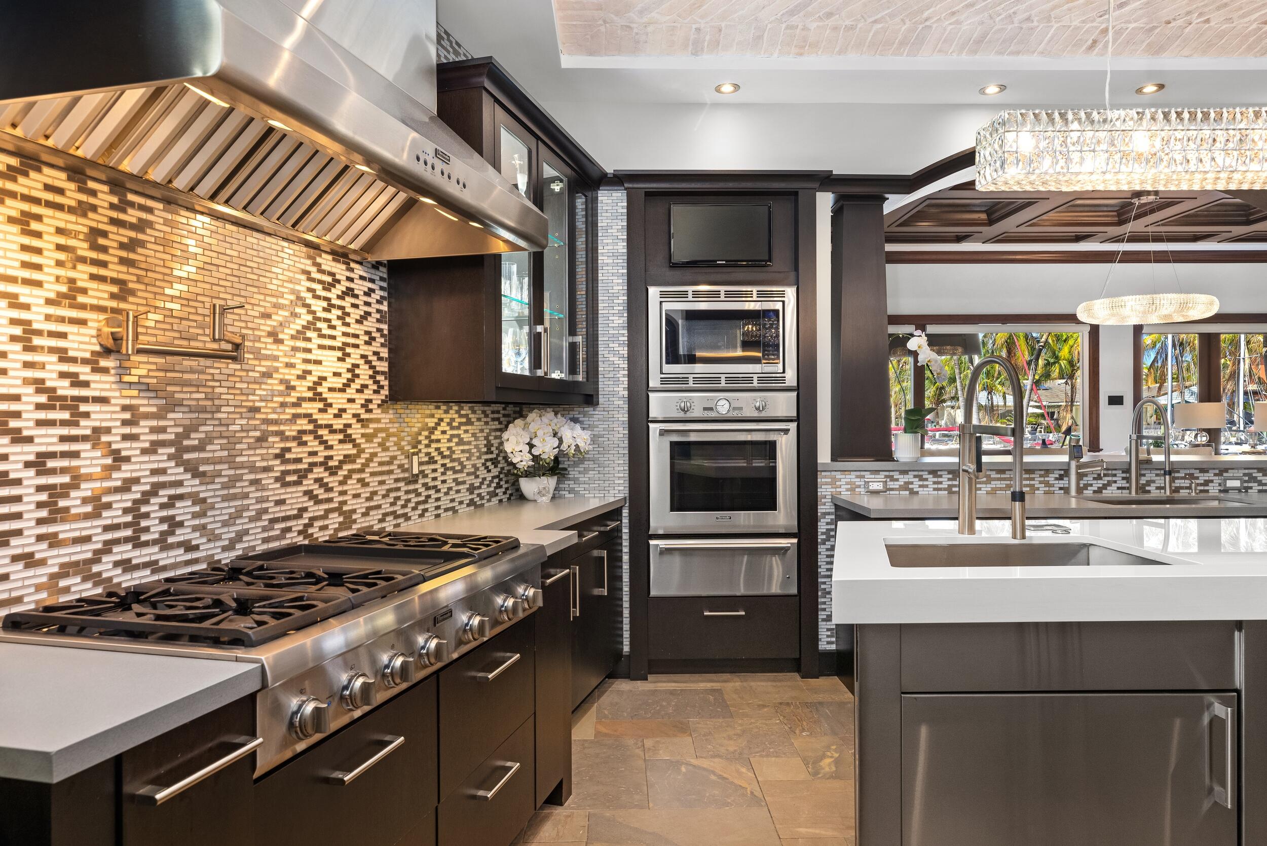 2325 Northeast 27th Street Lighthouse Point, FL 33064 - Photo 26 of 73 Kitchen 4