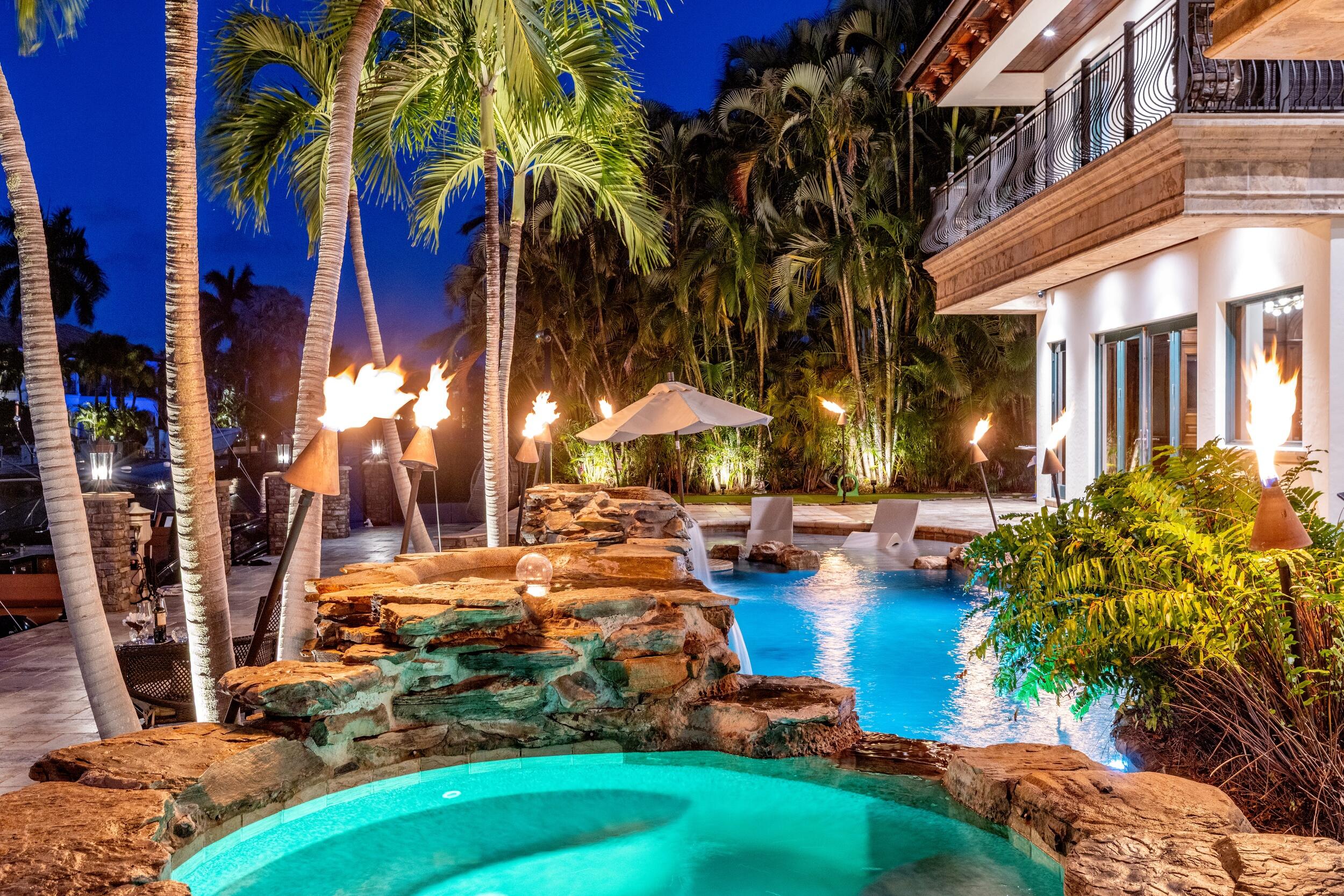 2325 Northeast 27th Street Lighthouse Point, FL 33064 - Photo 3 of 73 Twilight 5