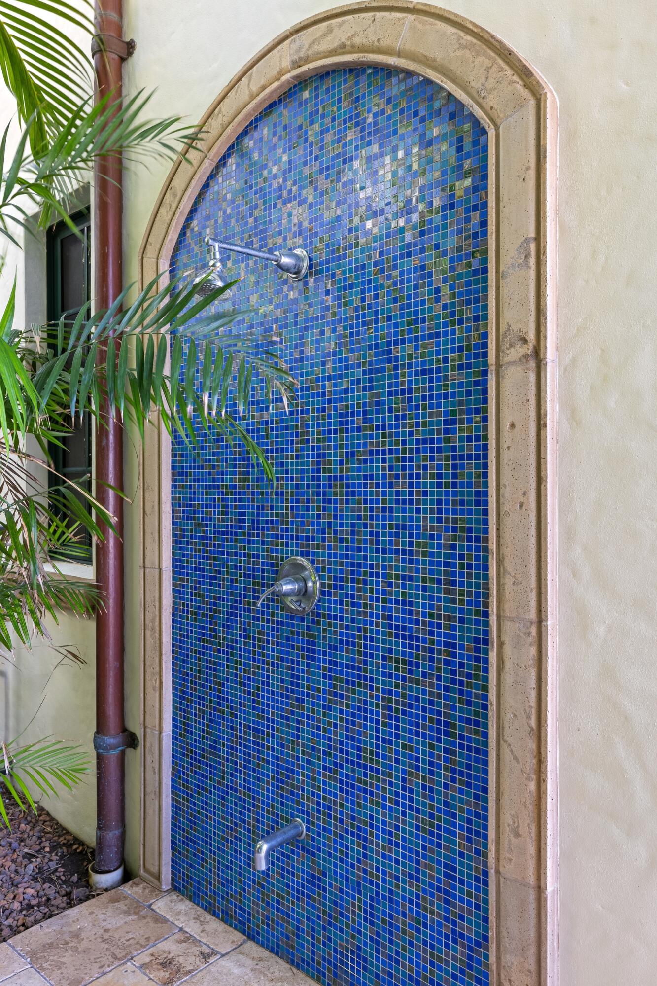 2325 Northeast 27th Street Lighthouse Point, FL 33064 - Photo 70 of 73 Outdoor Shower 1