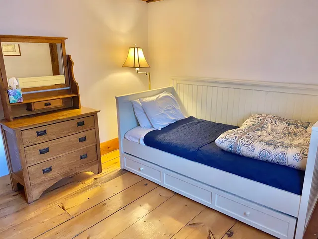 $5,200 | 867 Quaker Street, Henniker, NH 03242