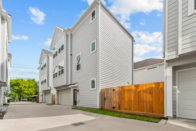 $2,600 | 623 Link Road, Houston, TX 77009