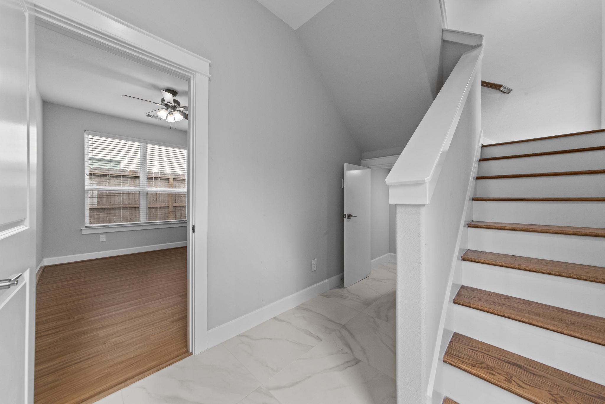 623 Link Road Houston, TX 77009 - Photo 16 of 25 a view of entryway and hall with wooden floor