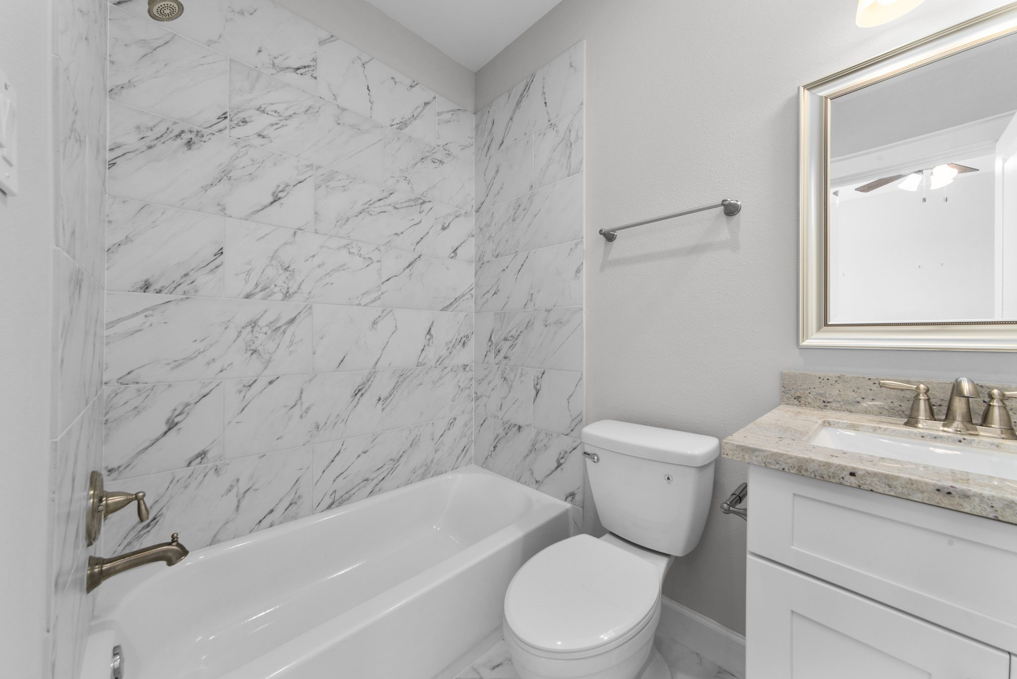 623 Link Road Houston, TX 77009 - Photo 21 of 25 a bathroom with a toilet a sink and bathtub