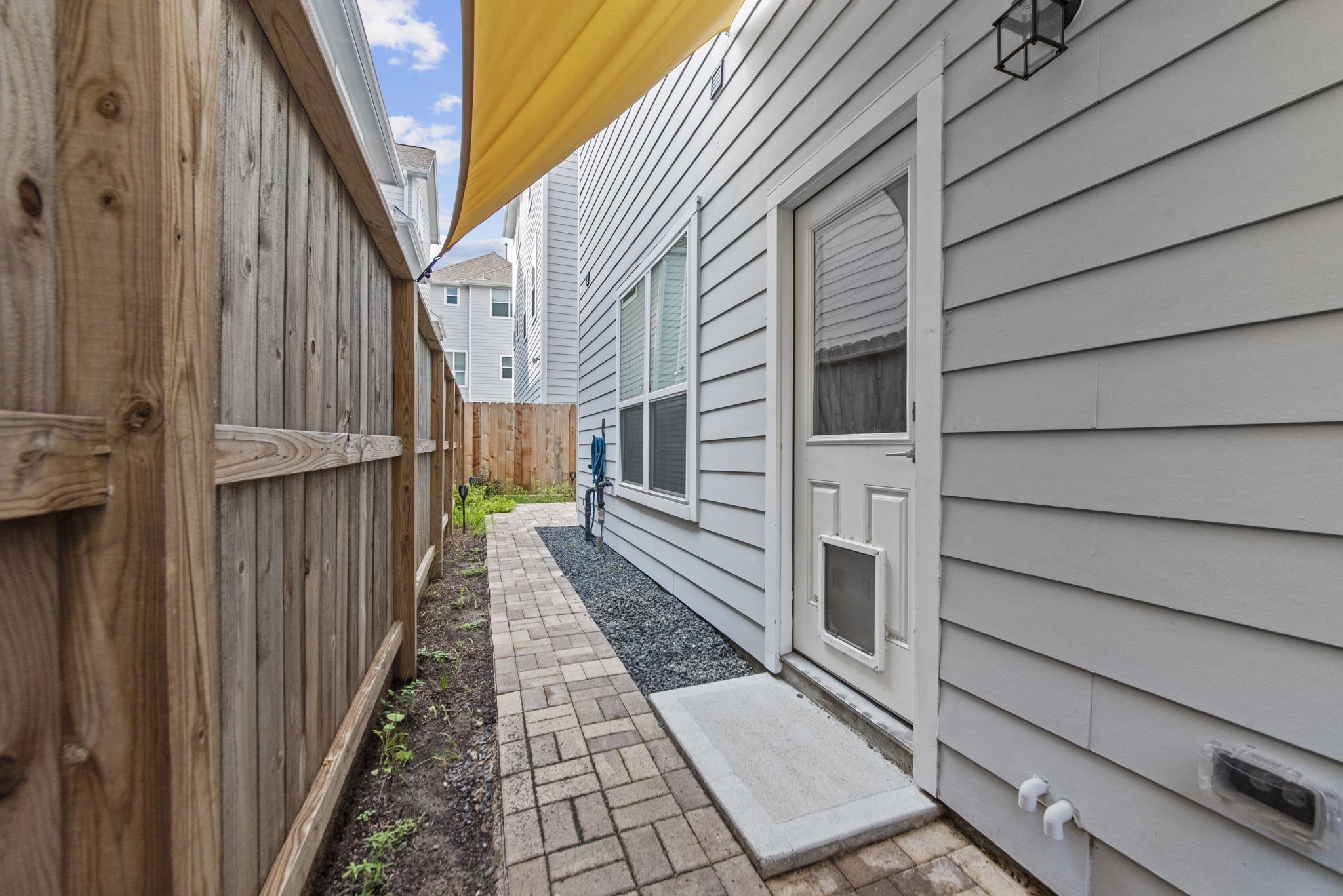623 Link Road Houston, TX 77009 - Photo 23 of 25 a view of a house with a door