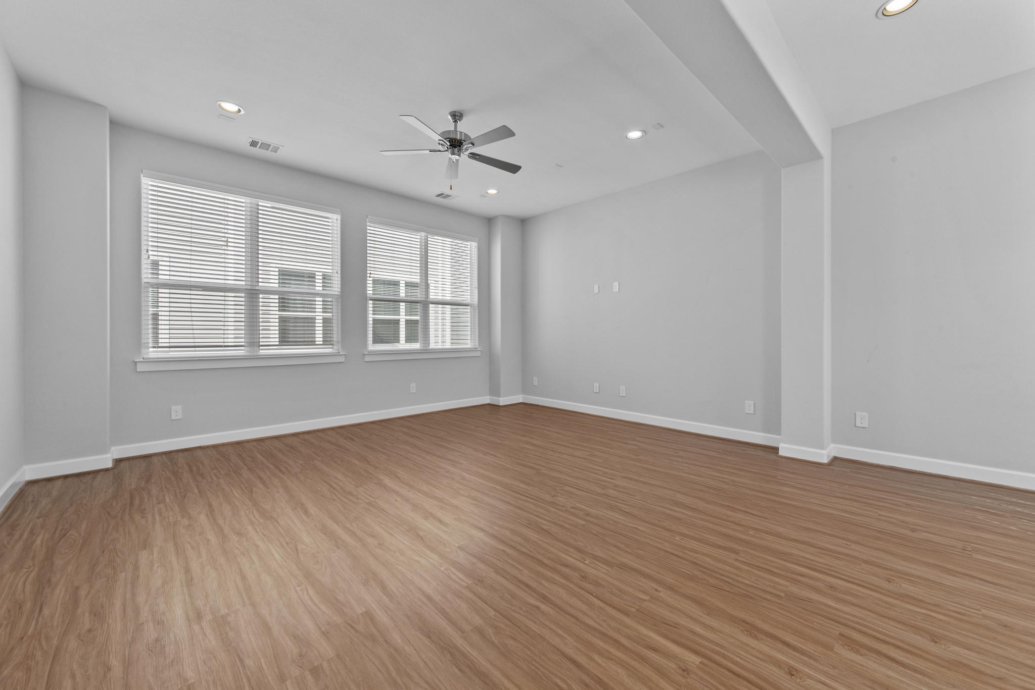 623 Link Road Houston, TX 77009 - Photo 7 of 25 wooden floor in an empty room with a window