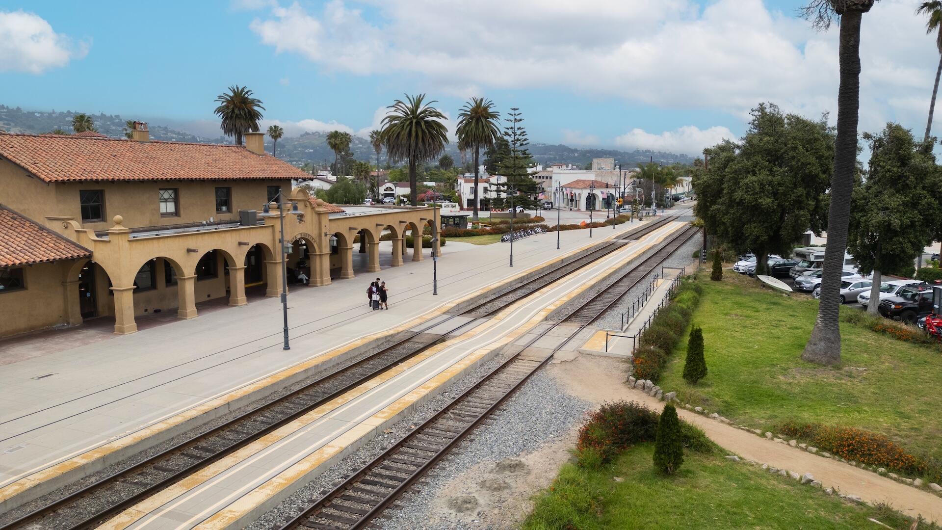 134 A Chapala Street Santa Barbara, CA 93101 - Photo 4 of 30 Access to Train Station