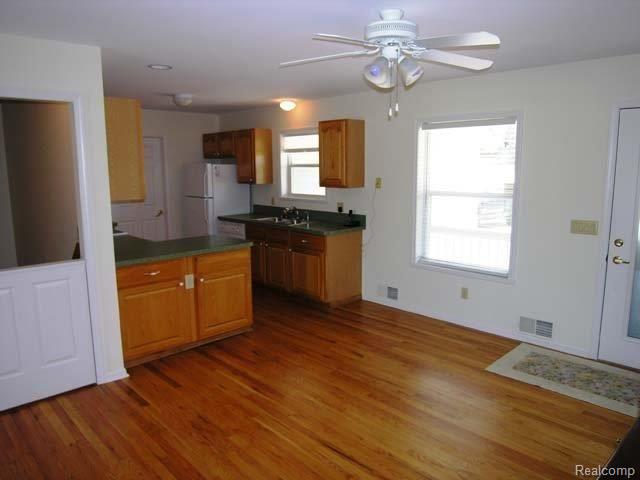 4 dining kitchen