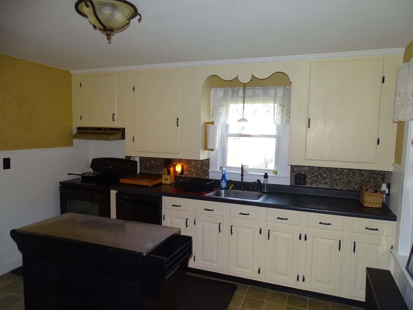 31 New Rochester Road Dover, NH 03820 - Photo 8 of 30