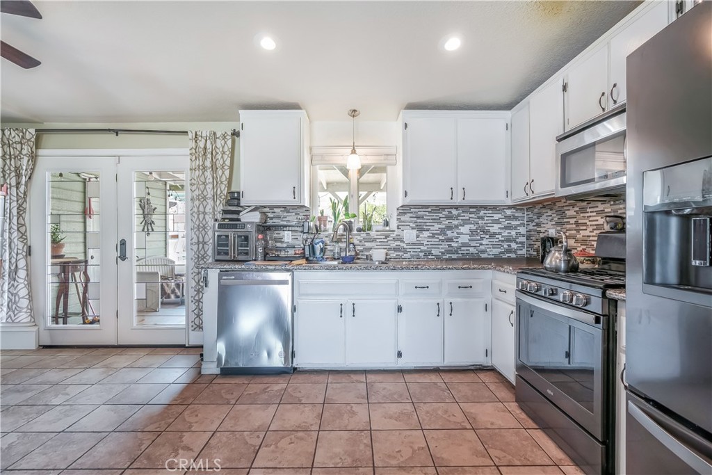 17133 Mesquite Road Apple Valley, CA 92307 - Photo 11 of 36